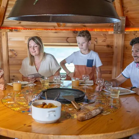 Avec Terrasse - 4 Personnes, Cuisine Equipee - Api-1-52-1335 *